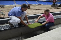Landscape Architect Marc Schaffrath (left) in discussion with René Keusch to find the best solution for connecting the artificial turf to the drainage channels.